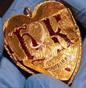 pendant front