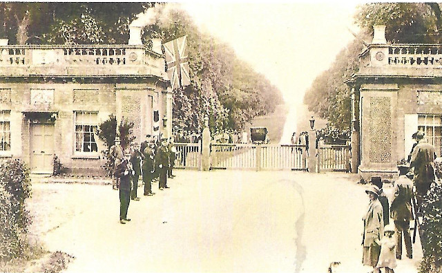 Buckingham Gate Houses in 1924